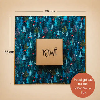 Geschenktuch Wald 55 x 55 cm mit KAWI Senso Box zum Größenvergleich