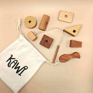 KAWI Senso Set-Inhalt – 7 Holzformen, Baumwollkordel 
und Aufbewahrungsbeutel aus Baumwolle